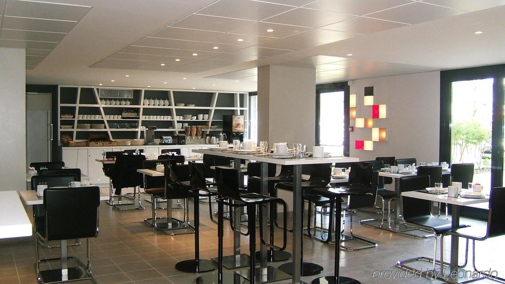 Residhome Carrieres La Defense Restaurant bilde